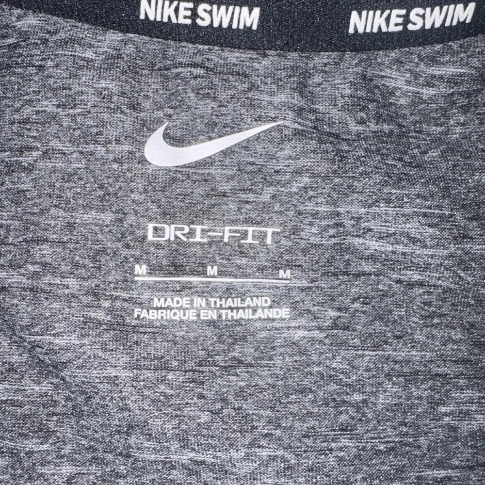 Nike Swim Mens Dri-FIT UPF 40+ Long Sleeve Rash Guard Heather Grey Size‎ Medium